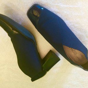 NEW LISTING Unique Vintage Boots